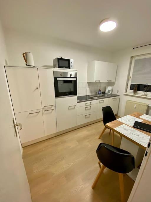 Stilvolle Ferienwohnung Mit Stellplatz Wlan Free Netflix Naehe Bahnhof Zwickau Luaran gambar