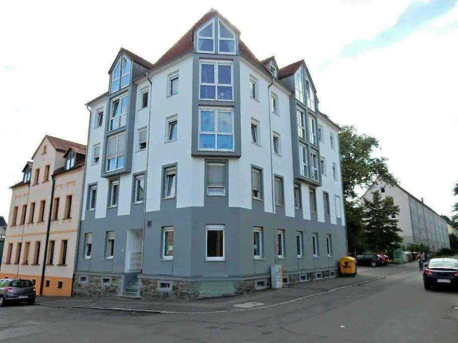 Stilvolle Ferienwohnung Mit Stellplatz Wlan Free Netflix Naehe Bahnhof Zwickau Luaran gambar