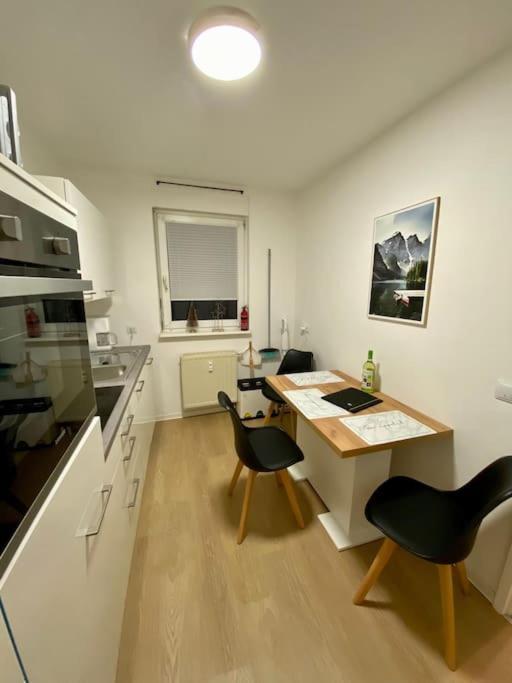 Stilvolle Ferienwohnung Mit Stellplatz Wlan Free Netflix Naehe Bahnhof Zwickau Luaran gambar