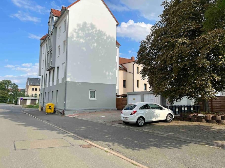 Stilvolle Ferienwohnung Mit Stellplatz Wlan Free Netflix Naehe Bahnhof Zwickau Luaran gambar